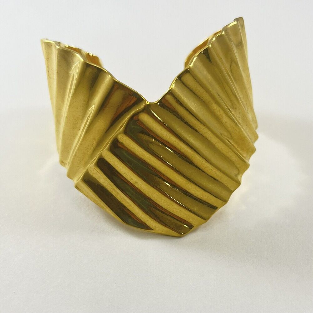 Gold Tone Cuff Bracelet, Vintage, Ridges, Angled, Adjustable Fit, 6"